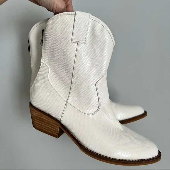 ARider Girl White Western Booties Size 10 Snakeskin Textured Cowboy Ankle Boots - Picture 2 of 10